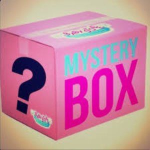 Girl mystery box 8-10 10-12